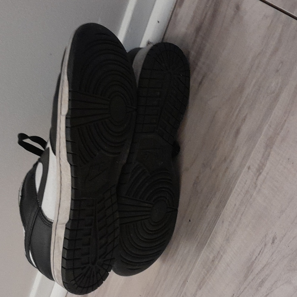 Nike Black and White Sneakers - Picture 4 of 5